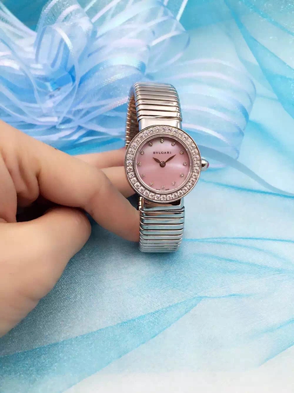 ブルガリ時計正面デザイン